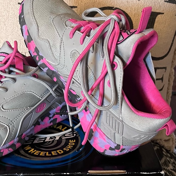 Girls Original Heelys Sneakers Pink & Grey - Picture 4 of 9
